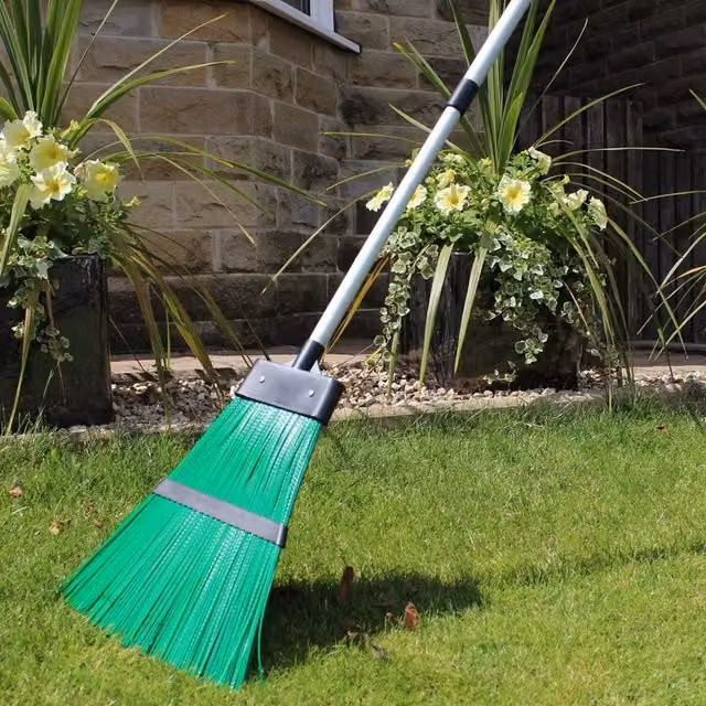 JVL Telescopic Garden Broom with Hard Bristles and Aluminium Handle, Green