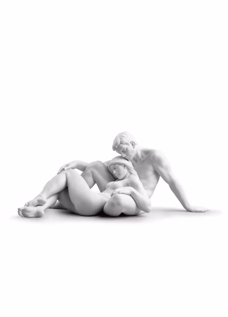 Lladró An Everlasting Moment Couple Porcelain Sculpture in White