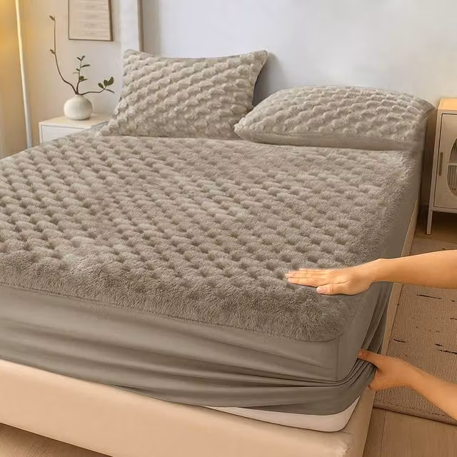 Velosso Chunky Popcorn Faux Fur Fitted Sheet in Beige, King Size (W: 180 cm, L: 200 cm)