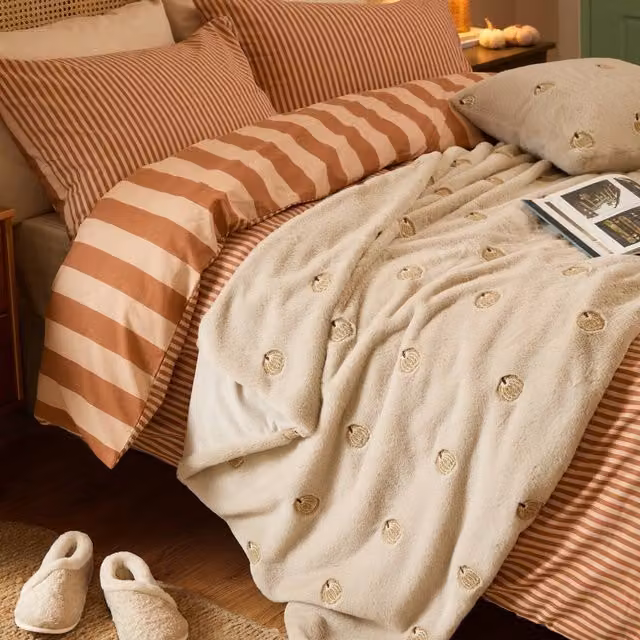 Furn Autumn Embroidered Faux Fur Throw in Beige, W: 130 cm, L: 180 cm – 1