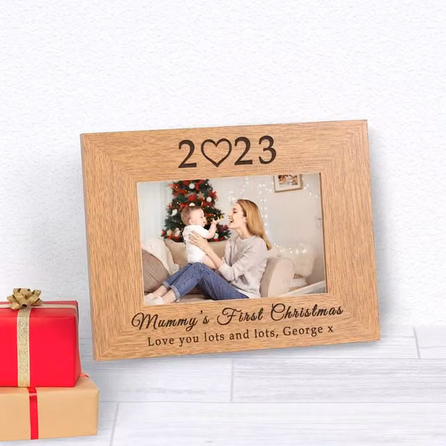 Uniqueful Personalised Mummys First Christmas Wood Picture Frame, Brown, W/H: 17.8 x 12.7 cm