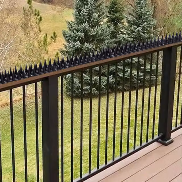 Livingandhome Set of 12 Bird Spikes in Black