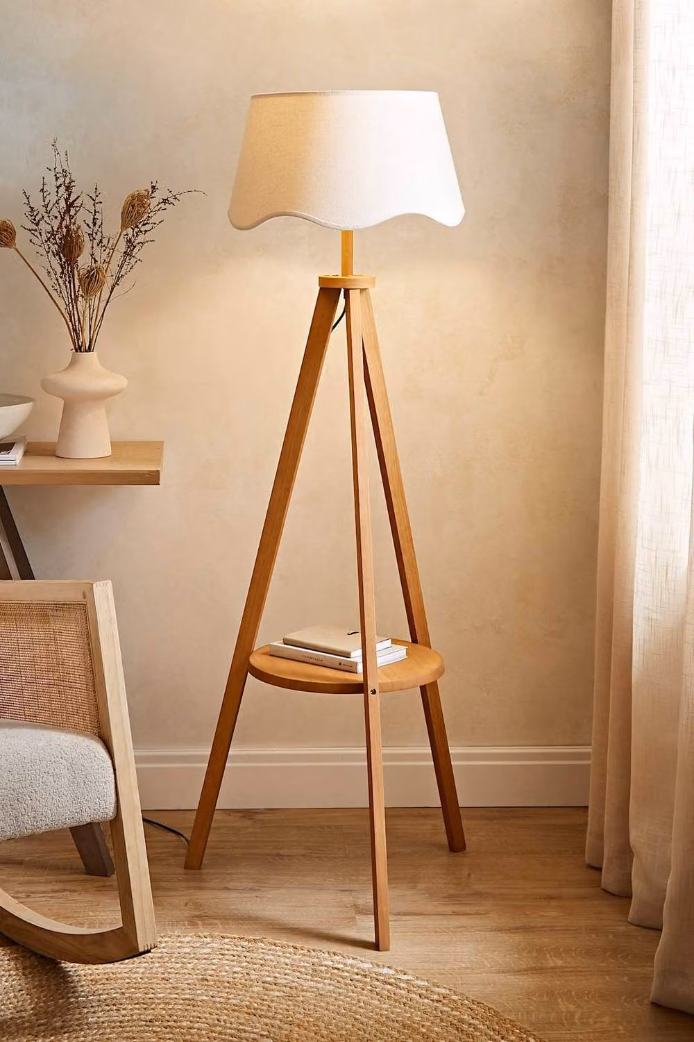 ValueLights Morrigan Tripod Floor Lamp in Green and Wood with Scalloped Fabric Shade and Bulb Included – 2
