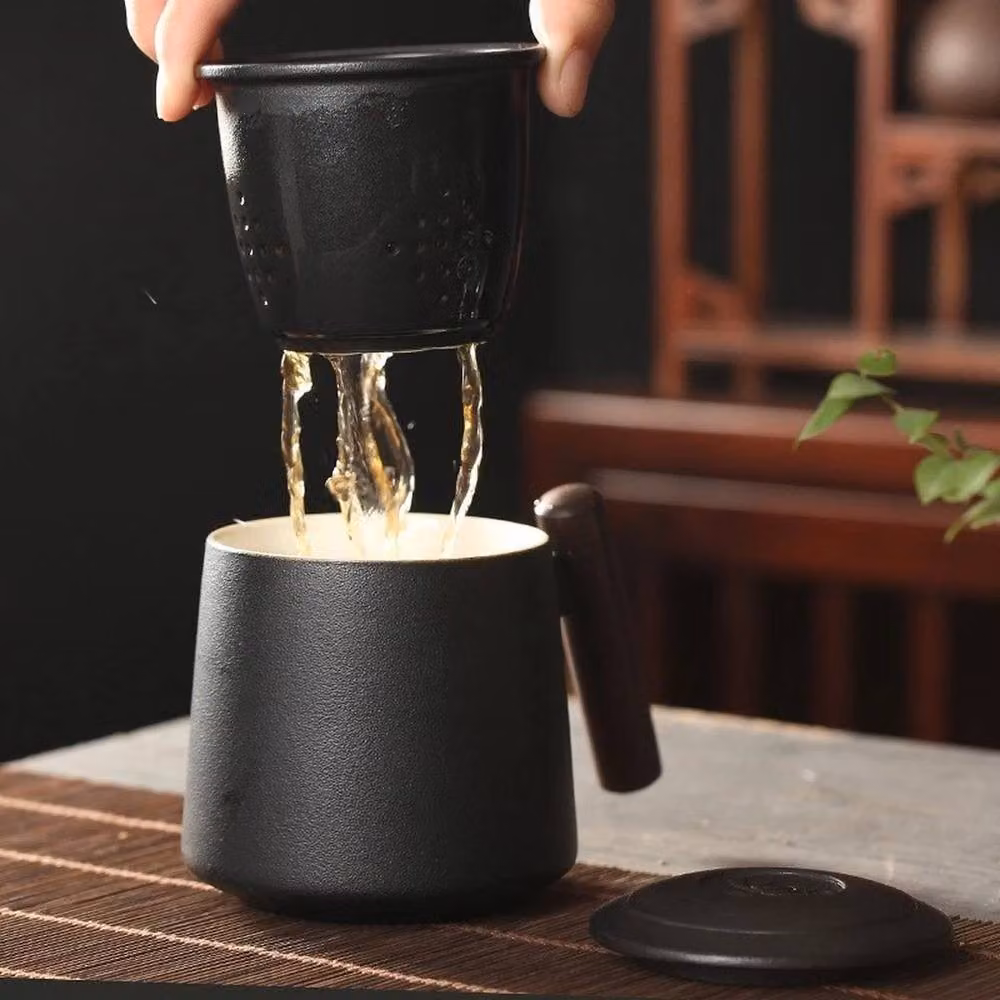 KORVIXA Black Ceramic Tea Mug with Lid and Wooden Handle, 300 ml – 3