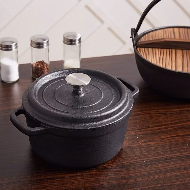 Livingandhome Uncoated Cast Iron Saucepan, Black, 14 cm