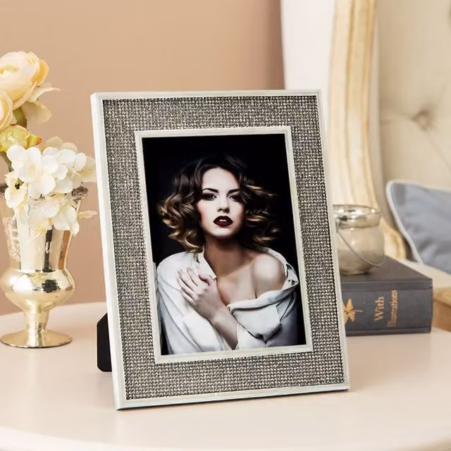 Livingandhome Sparkling Edge Silver Rectangular Photo Frame with Diamonds, W/H: 18 x 13 cm