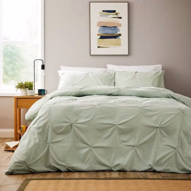 New Edge Blinds Pintuck Duvet Cover Set in Light Green, 200 x 200 cm