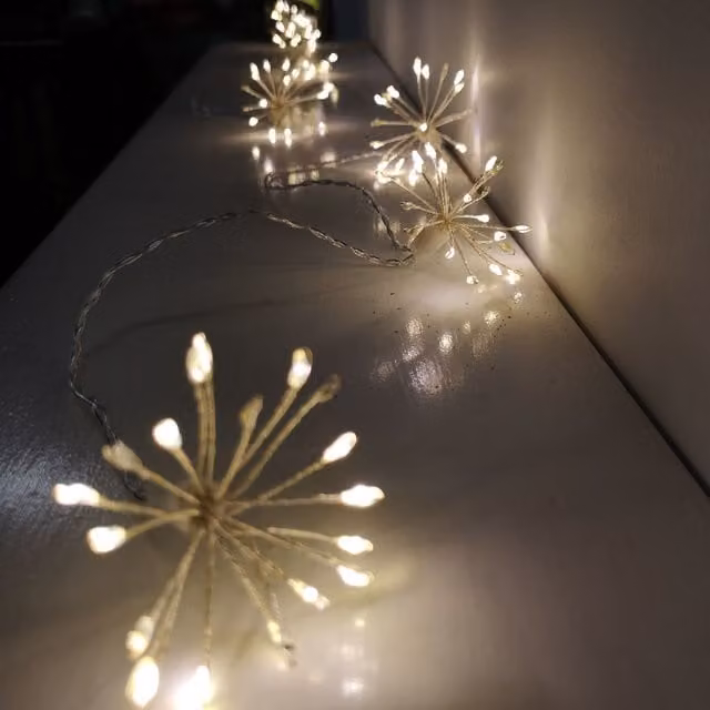 Samuel Alexander Festive Christmas 10 Warm White LED Twinkling Starburst Lights in Beige and Silver – 1