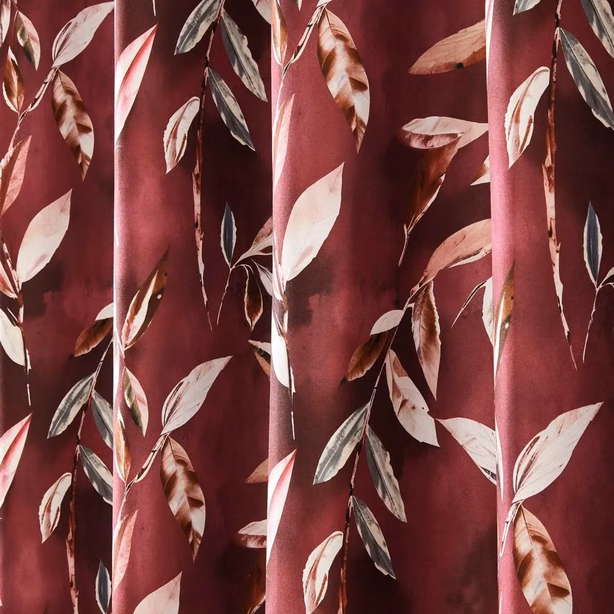 Sundour Madrid Floral Eyelet Blackout Curtains in Red, Width: 168 cm, Drop: 229 cm – 2