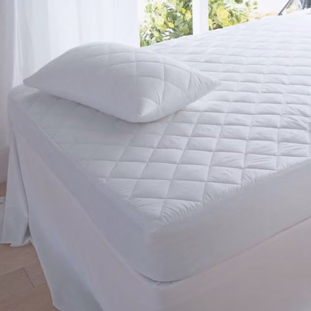 DreamEasy Quilted Waterproof Microfibre Mattress Protector, White, W: 90 cm, L: 190 cm