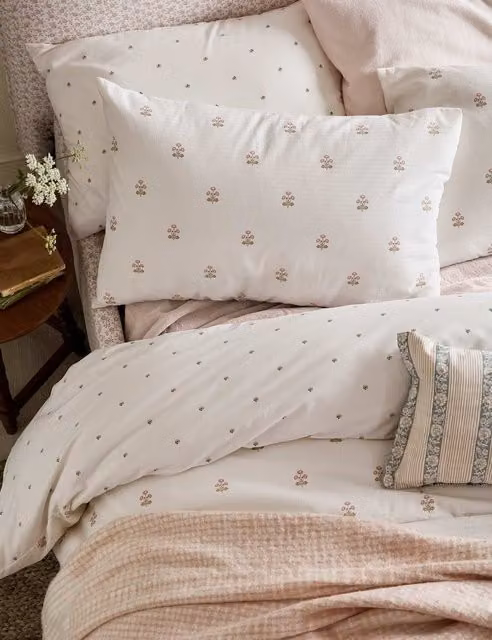 Laura Ashley Harthill Set of 2 White Floral Seersucker Pure Cotton Pillowcases