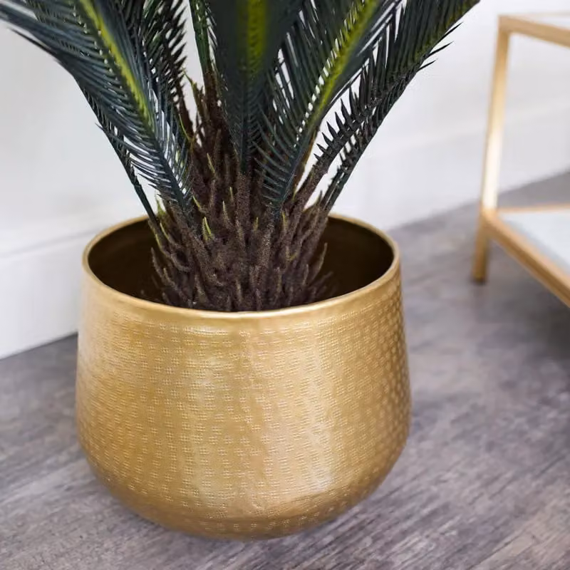 Melody Maison Large Round Geometric Patterned Metal Planter in Gold or Silver – 2