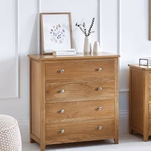 Julian Bowen Mallory 4 Drawer Chest of Drawers in Oak, W: 89 cm, H: 83 cm, D: 44 cm – 1