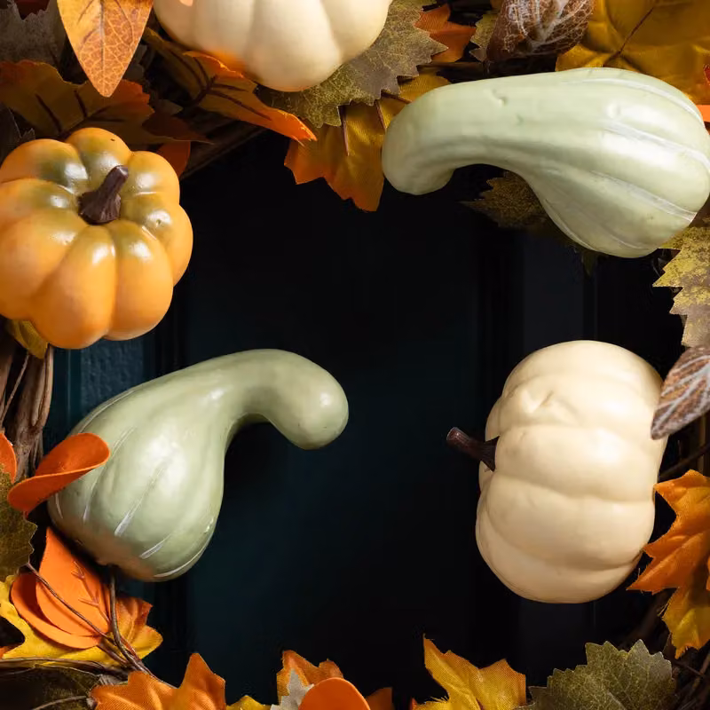 Scottish Everlastings Ltd Round Autumn and Halloween Pumpkin and Gourd Wreath in Orange, Cream and Green, Diameter: 45 cm – 2
