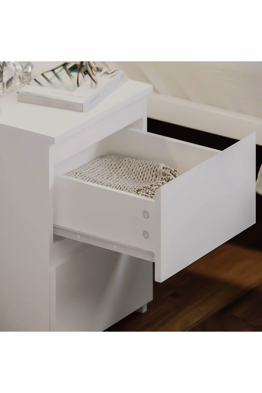 HD Designs Denver 2 Drawer Bedside Chest in White, W/D/H: 40.0 x 29.5 x 29.5 cm – 6