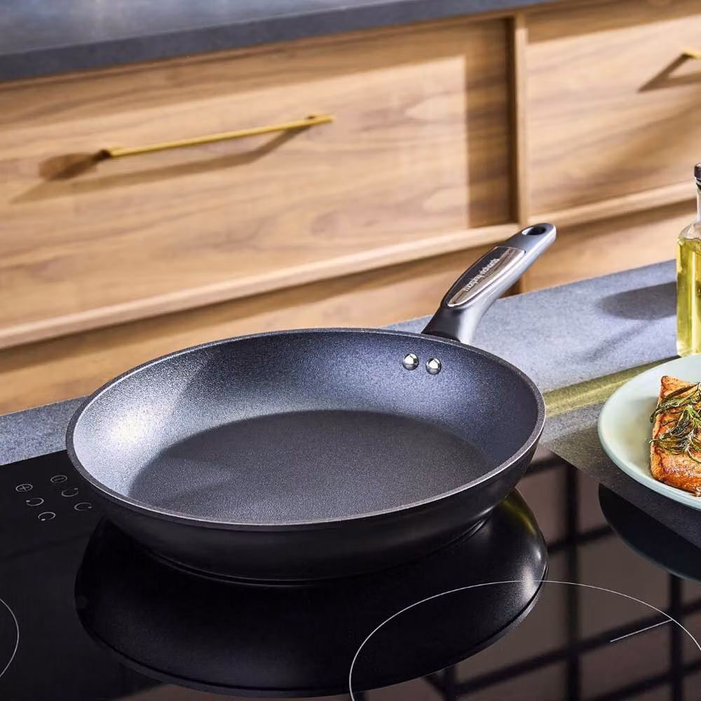 Morphy Richards Black Forged Aluminium and Ceramic Frying Pan – 3
