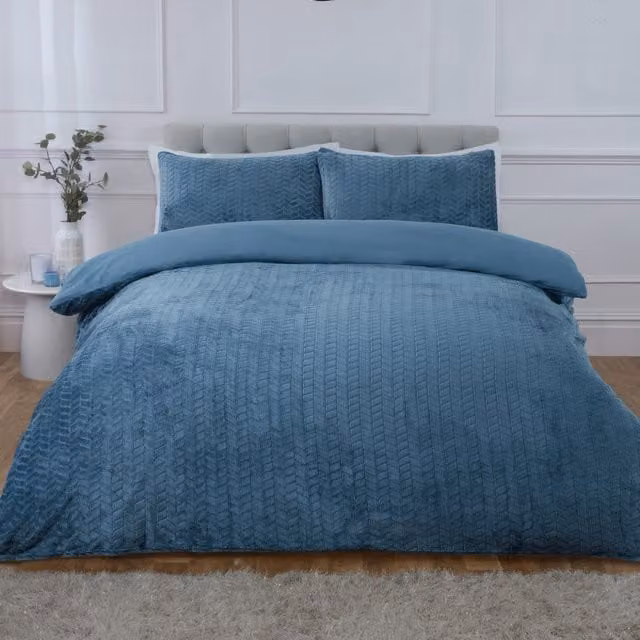 Rapport Home Reversible Chevron Faux Teddy Polyester Fleece Duvet Cover and Pillowcase Set in Blue and Grey, W/D/H: 135 x 200 cm and 50 x 75 cm