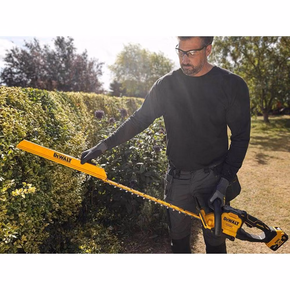 DeWalt XR Reciprocating Hedge Trimmer with 610mm Steel Blade and 5.0Ah Li-Ion Battery, Yellow (DCMHT567P1-GB) – 2