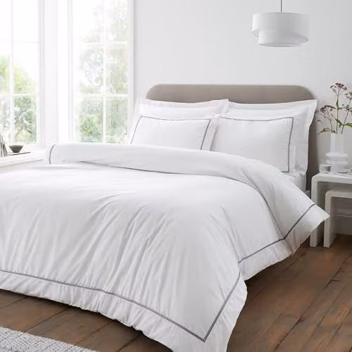 Bianca 200 Thread Count Cotton Percale Duvet Cover and Pillowcase Set, White and Black, W/D/H: 135 x 200 cm and 50 x 75 cm – 1