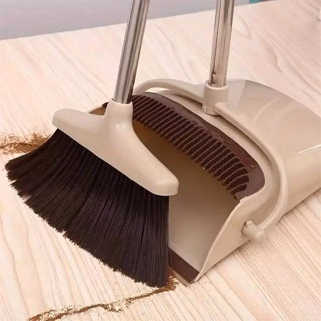 Nordara Long Handled Dustpan and Brush Set in Beige