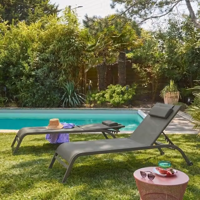 sweeek Set of 2 Khaki Multi-Position Steel Sun Loungers with Textilene Fabric, Cushions, Armrests and Castors – 1