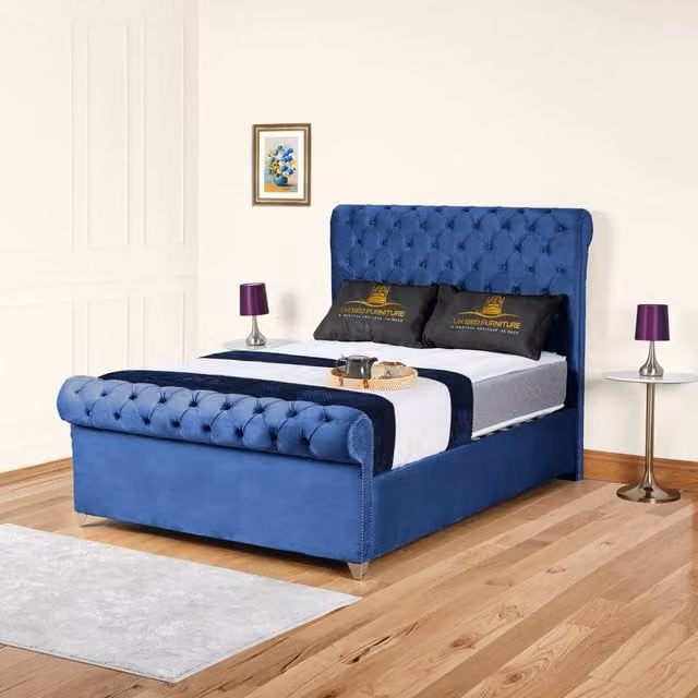 UK Bed Furniture Chesterfield Sleigh Ottoman Bed in Blue Velvet, Size: Double (140 x 200 cm) – 1