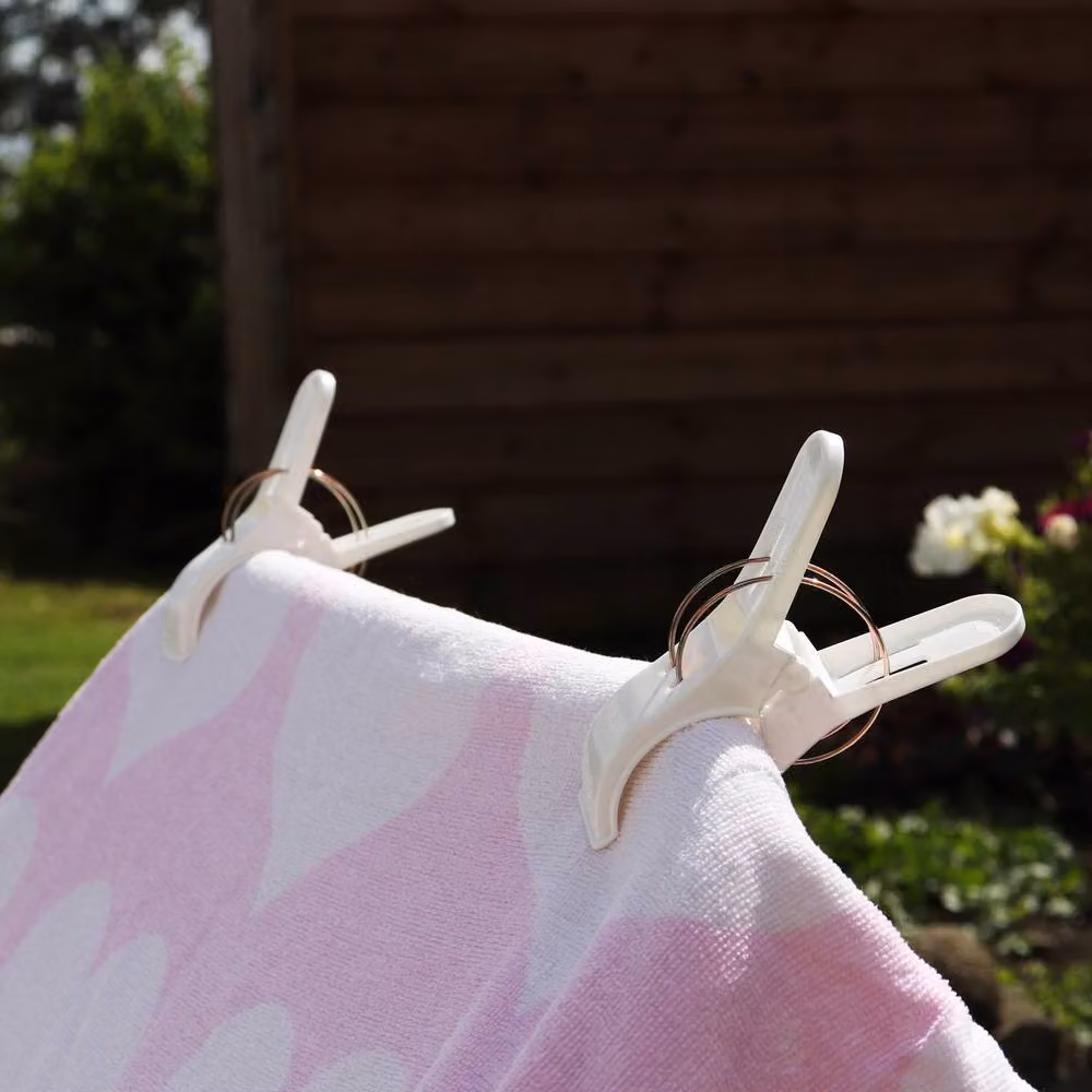 JVL Pack of 4 White Plastic Beach Towel Pegs – 2