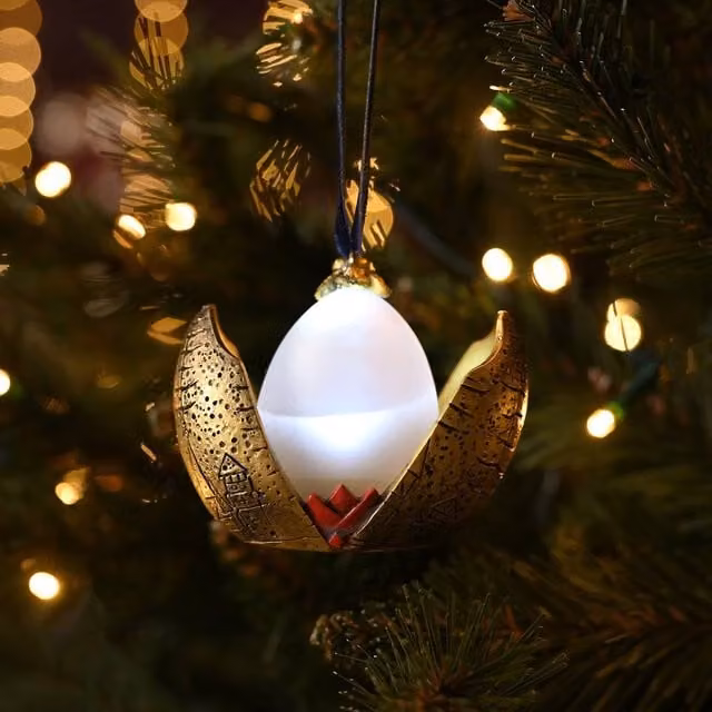 Warner Bros Harry Potter Alumni LED Golden Egg Hanging Christmas Decoration in Gold – 1
