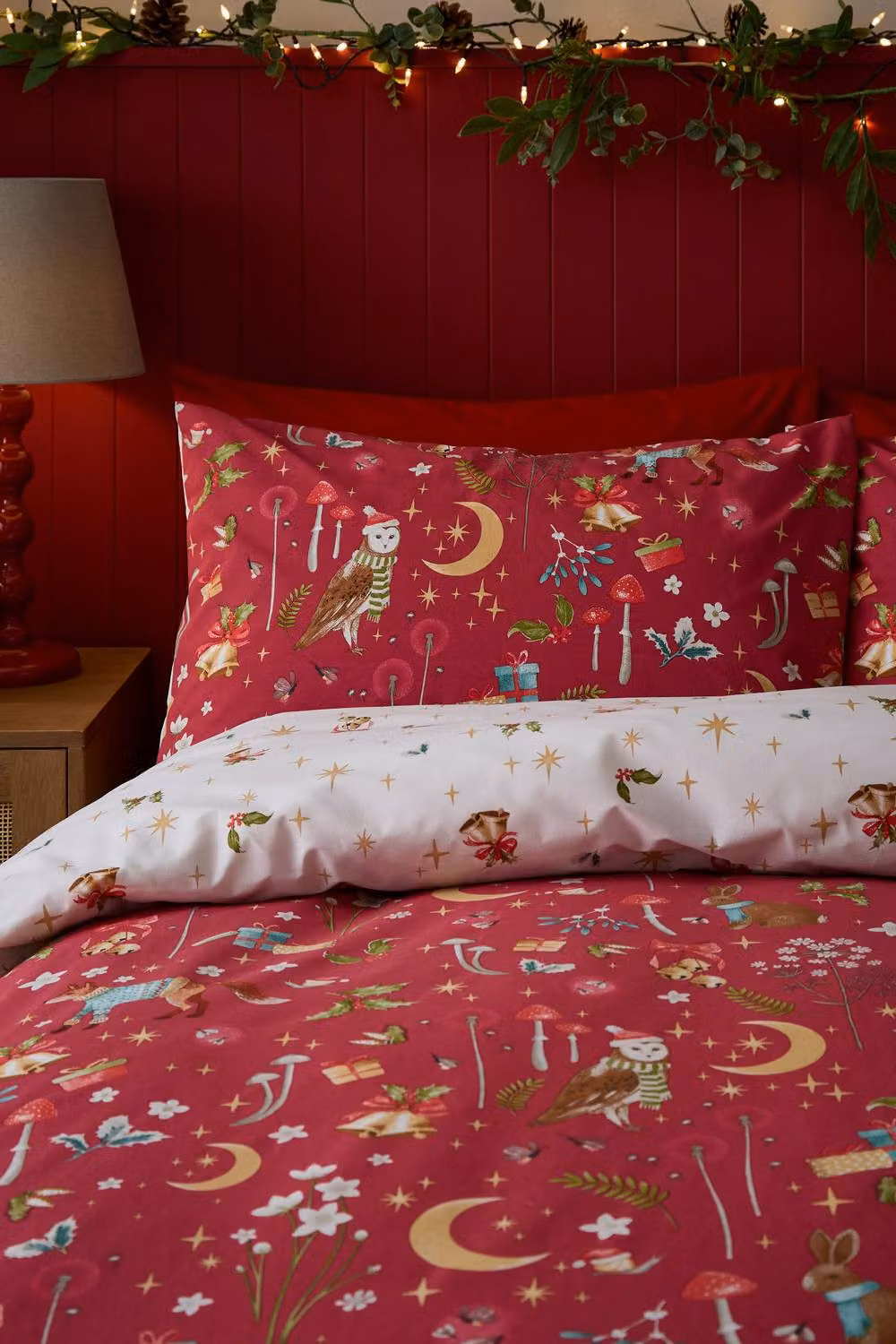 Catherine Lansfield Christmas Enchanted Twilight Reversible Duvet Cover and Pillowcase Set, Red, W/D/H: 135 x 200 cm and 50 x 75 cm – 2
