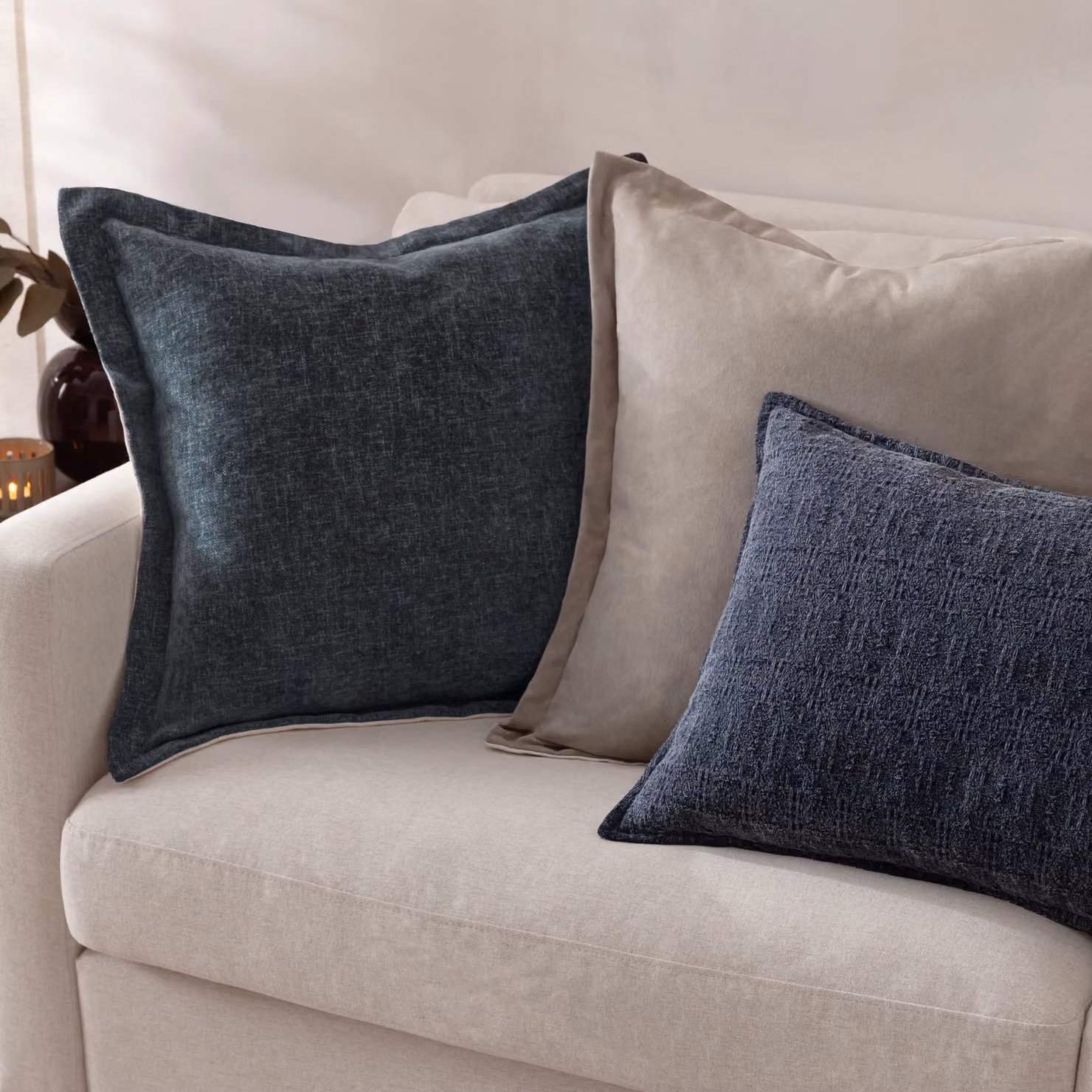 Riva Home Square Velvet Chenille Cushion in Blue Grey, W/D/H: 50 x 50 x 50 cm – 4