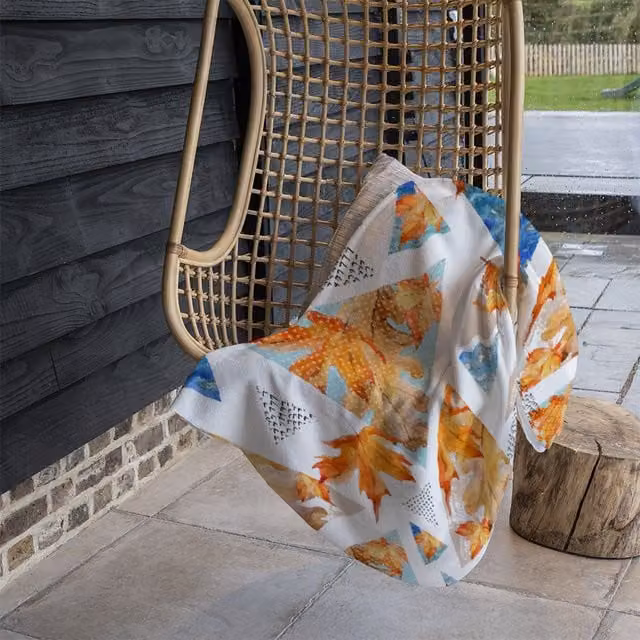 Benjamin Tate Design Autumn Geometrics With Maple Leaves Fleece Blanket in Orange, Beige and Multicolour, W/D/H: 120 x 150 cm – 1