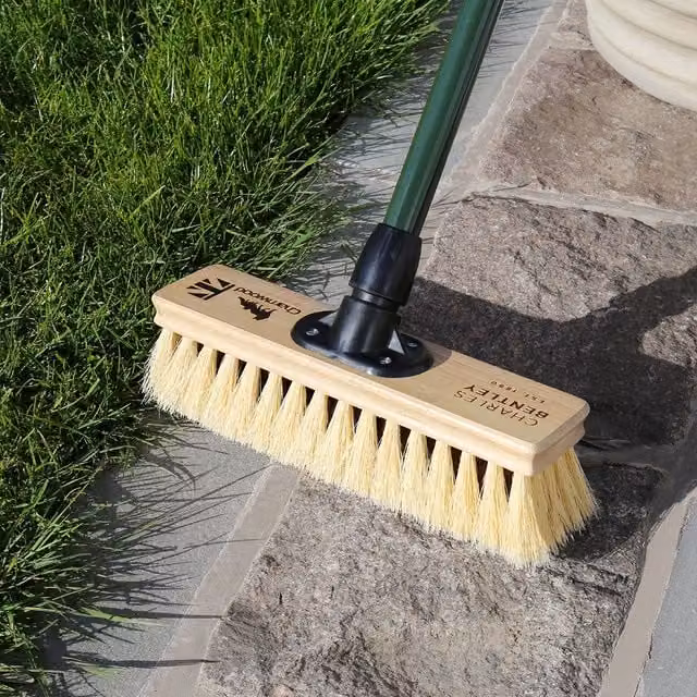 Charles Bentley Charnwood 12 inch Dual Fill Garden Broom in Green and Beige, H 140 x W 30 x D 7 cm – 1