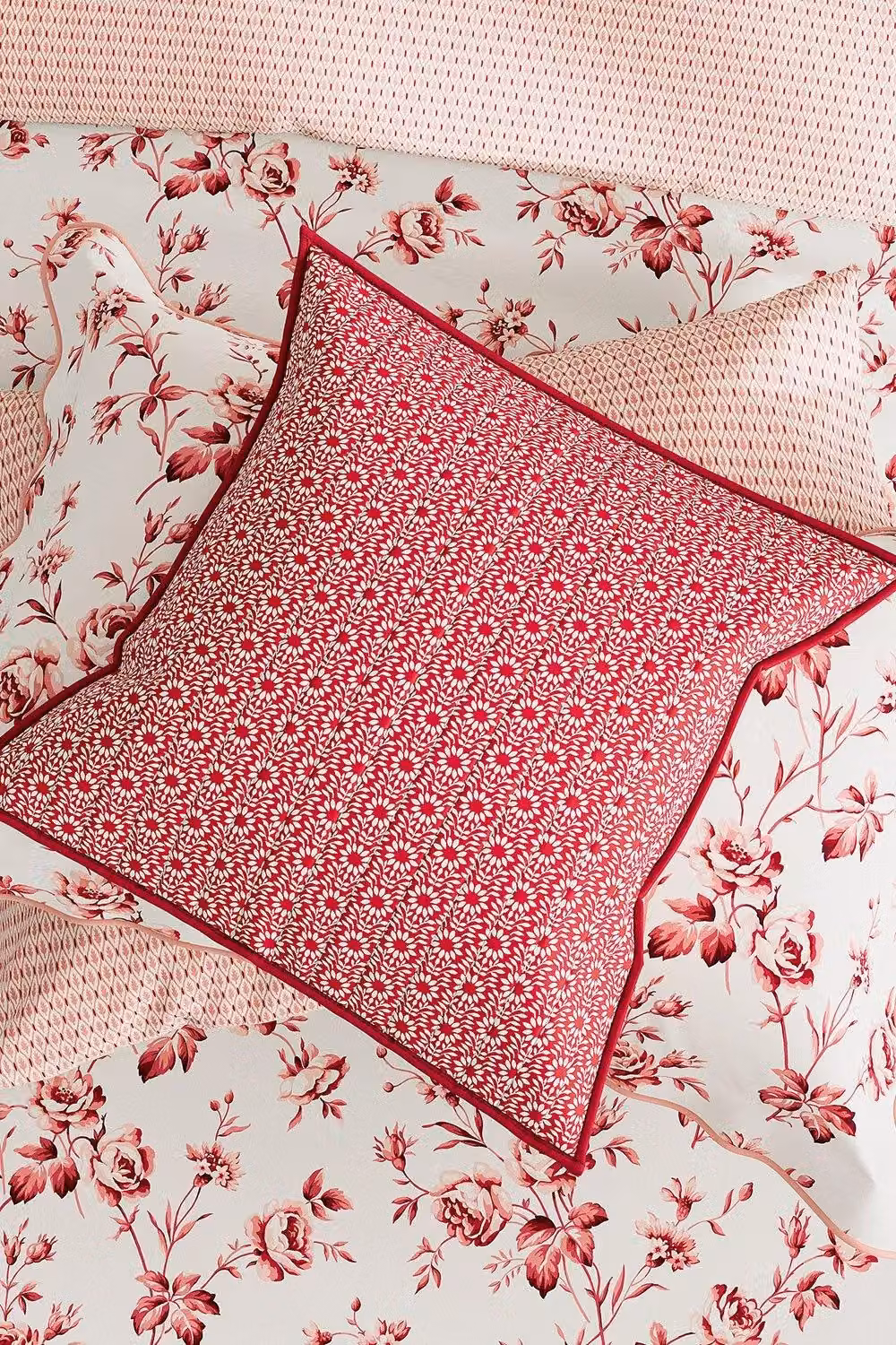 V & A Garden Rose Pink Cotton Percale Duvet Cover and Pillowcase Set, W: 200 cm x D: 200 cm – 2