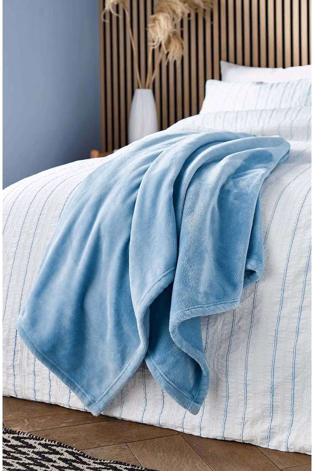 Helena Springfield Blue Fluffy Fleece Throw, W/D/H: 140 x 180 cm – 2