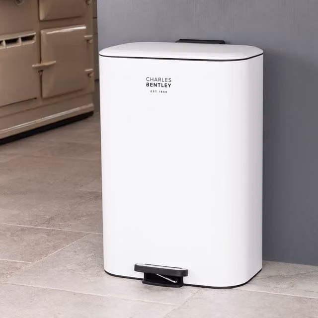 Charles Bentley 30L Slimline Rectangular Kitchen Pedal Bin in Matt White with Soft Close and Fingerprint Proof Metal Finish – 1