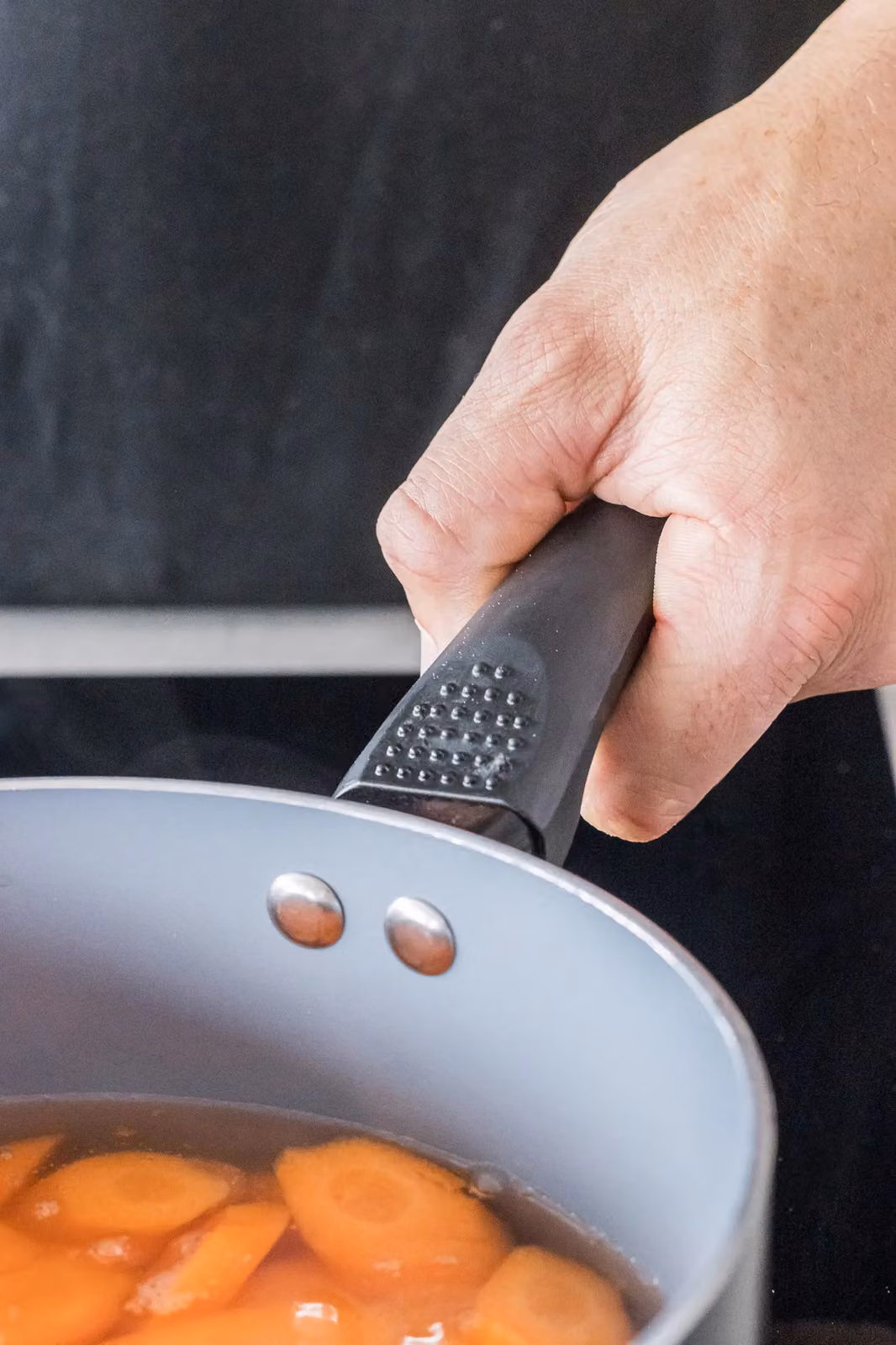 MasterClass Ceramic Non-Stick Induction Ready 20cm Saucepan in Grey – 3