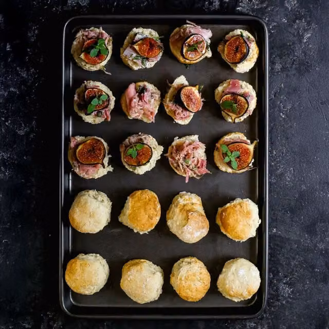 MasterClass Twin Pack Non-Stick Rectangular Carbon Steel Roasting Pan and Baking Sheet, Grey and Black