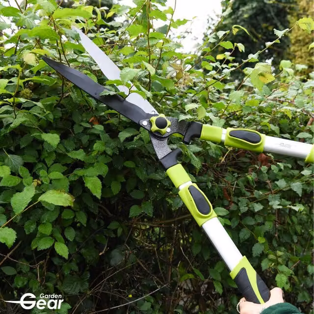 Garden Gear Telescopic Long Reach Manual Hedge Shears in Green with Steel and Aluminium Construction