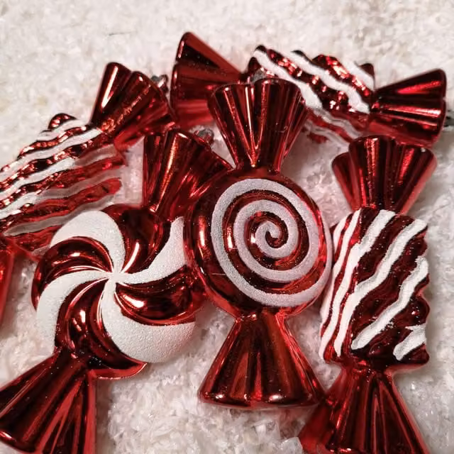 Samuel Alexander Pack of 5 Red, White and Silver Candy Stripe Shatterproof Christmas Hanging Decorations, Diameter: 15 cm