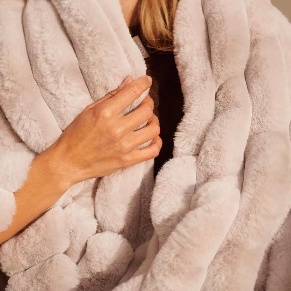 Duux Yentl Electric Heated Faux Fur Overblanket in Grey – 3