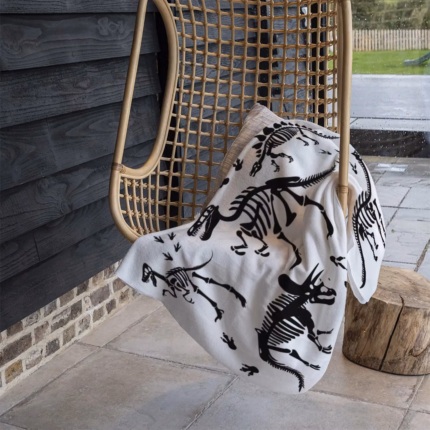 Benjamin Tate Design Dinosaur Silhouettes Fleece Blanket in White and Beige, W/D/H: 120 x 150 cm – 4