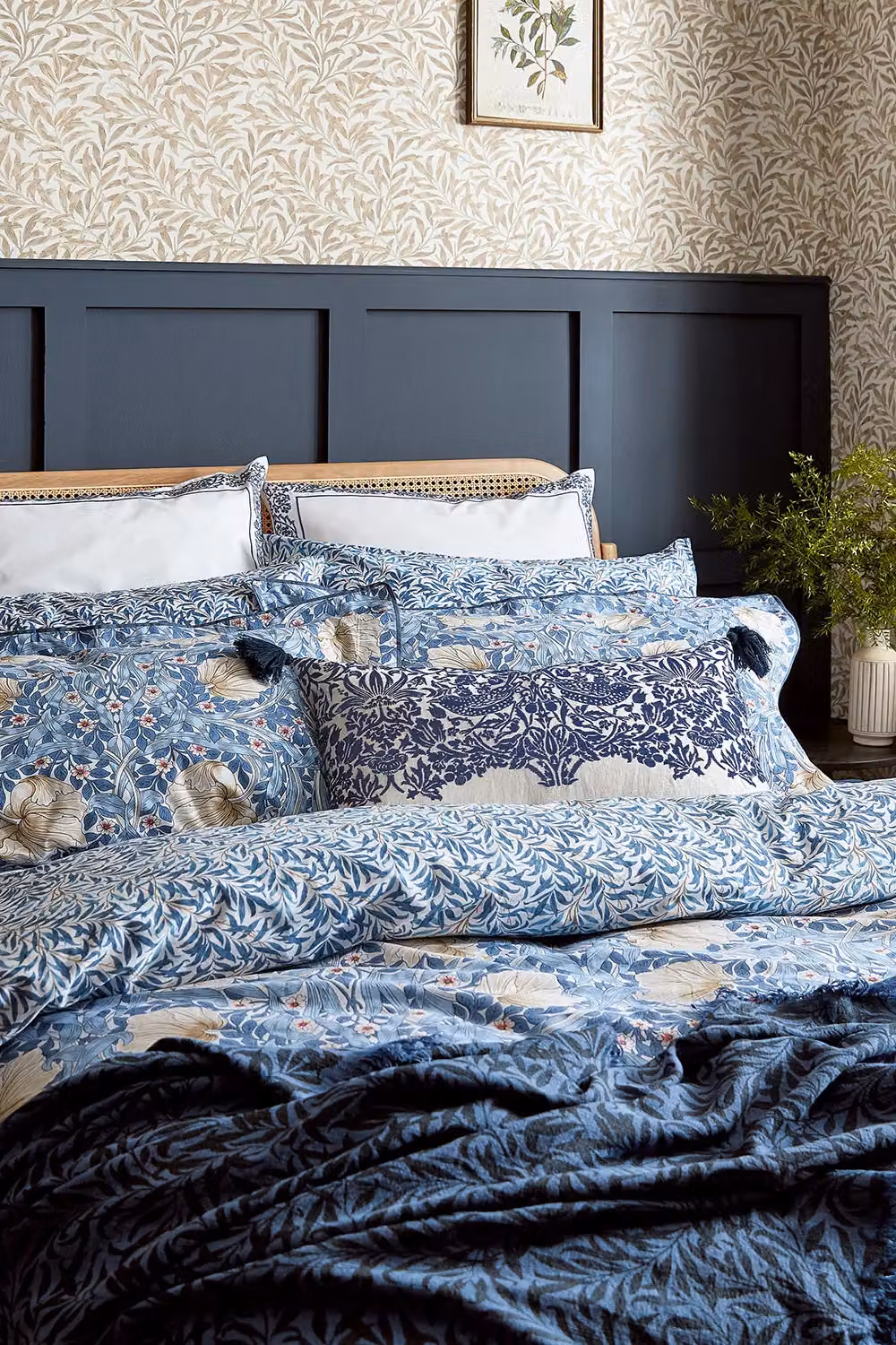 Morris & Co Pimpernel Blue Floral Cotton Percale Duvet Cover and Pillowcase Set, W/D/H: 140 x 200 cm – 2
