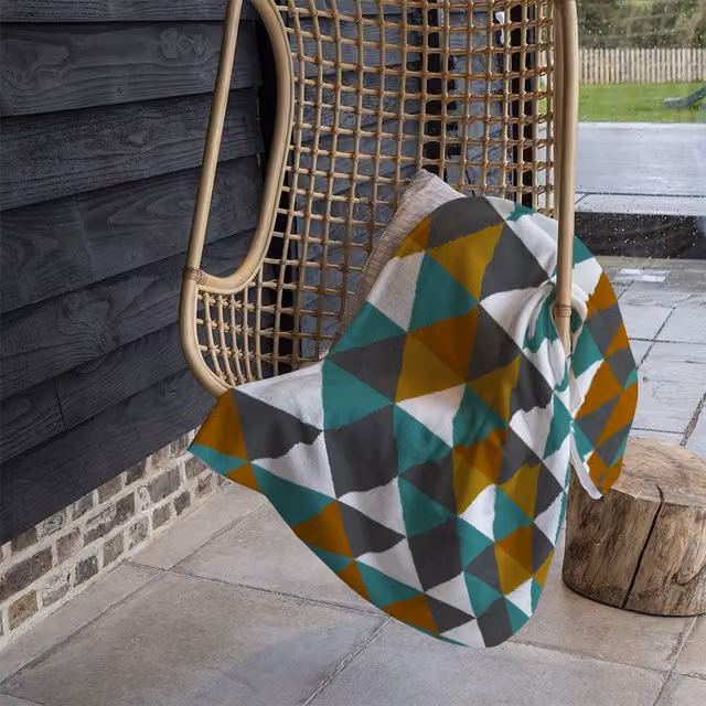Benjamin Tate Design Autumn Geometric Triangles Fleece Blanket in Green, Beige and Multicolour, W/D/H: 120 x 150 cm – 1