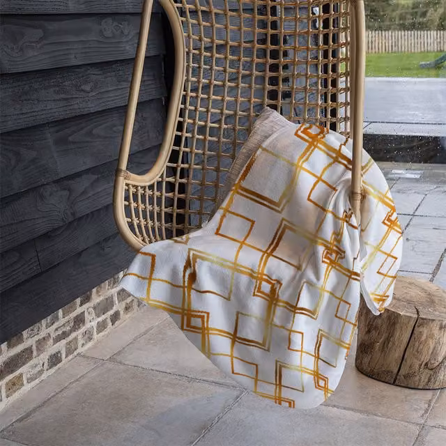 Benjamin Tate Design Geometric Fleece Blanket in Gold and Beige, W/D/H: 120 x 150 cm