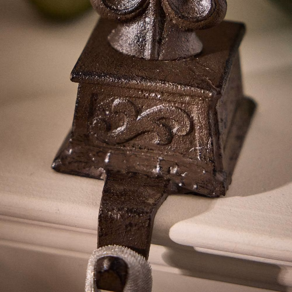 Dibor Antique Brown Fleur de Lys Metal Christmas Stocking Holder – 4