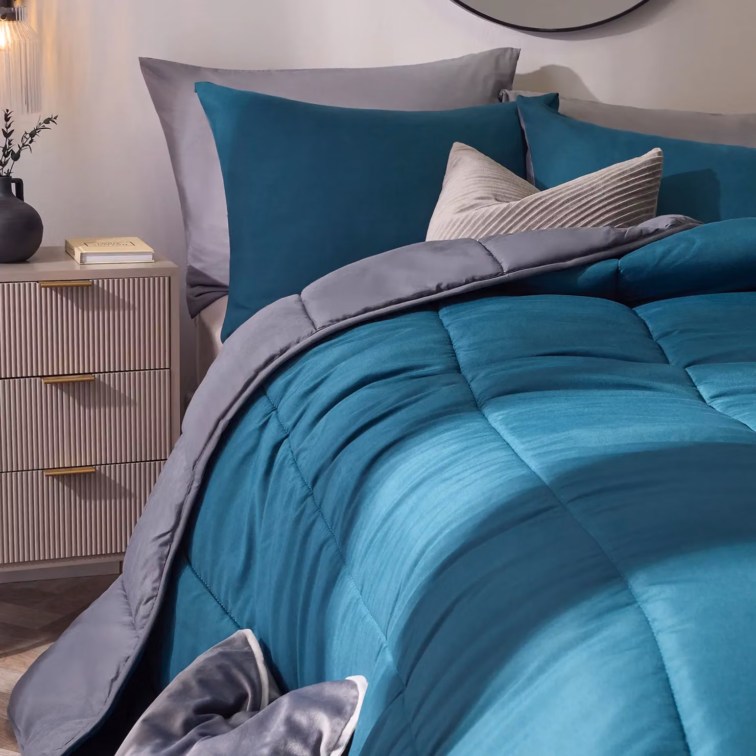 OHS King Size 10.5 TOG Hollow Fibre Duvet and Pillowcase Set in Dark Green – 2