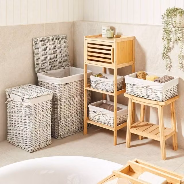 Wyld and Coco Set of 5 Grey Willow Laundry Baskets with Removable White Fabric Linings and Lids