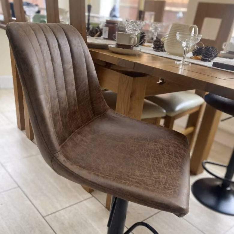 HOMCOM Set of 2 Brown Leather Upholstered Breakfast Bar Stools with Back and Swivel Seat – 7