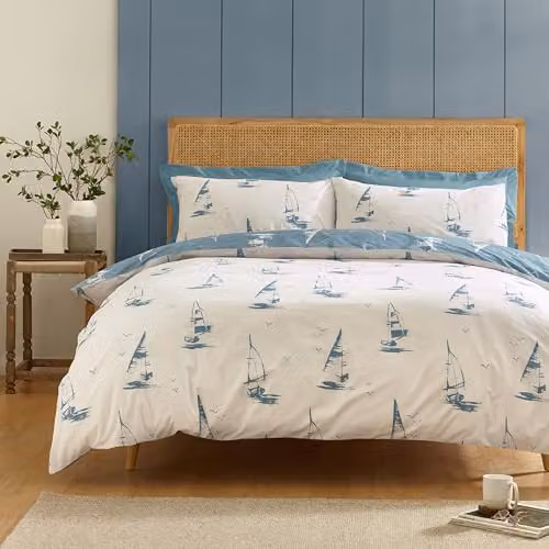 Catherine Lansfield Salcombe Boats Reversible Double Duvet Cover and Pillowcase Set in Blue and White, W/D/H: 200 x 200 cm – 1