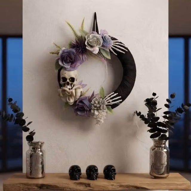 Garden Greatness Gothic Skull Rose Halloween Floral Wreath, Multicolour, Diameter: 45 cm